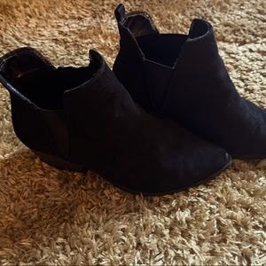 Black Booties Perfect for Fall🍁